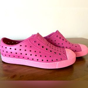 Native shoes size J2 Jefferson Bloom ***GREAT CONDITION*** RARE COLOR.